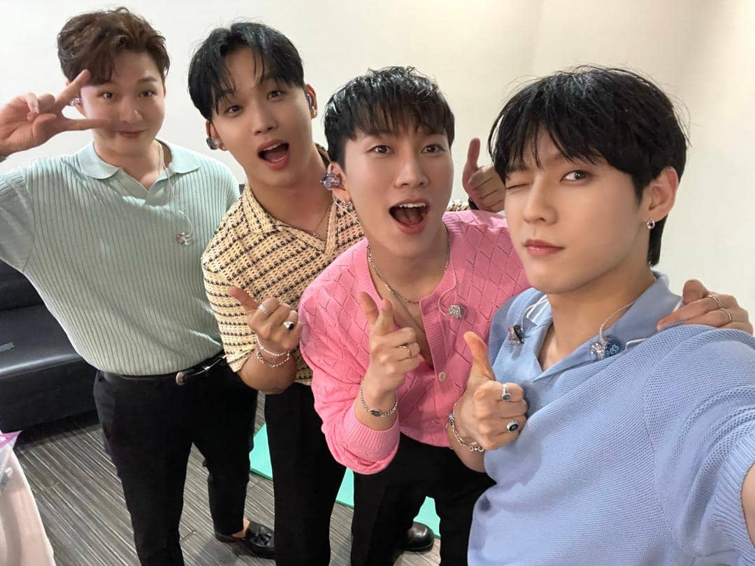 twitter.com/OFFICIALBTOB