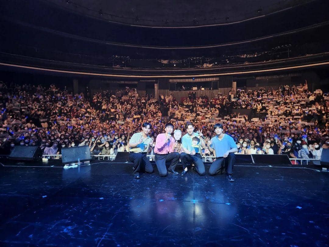 instagram.com/btob_silver_light