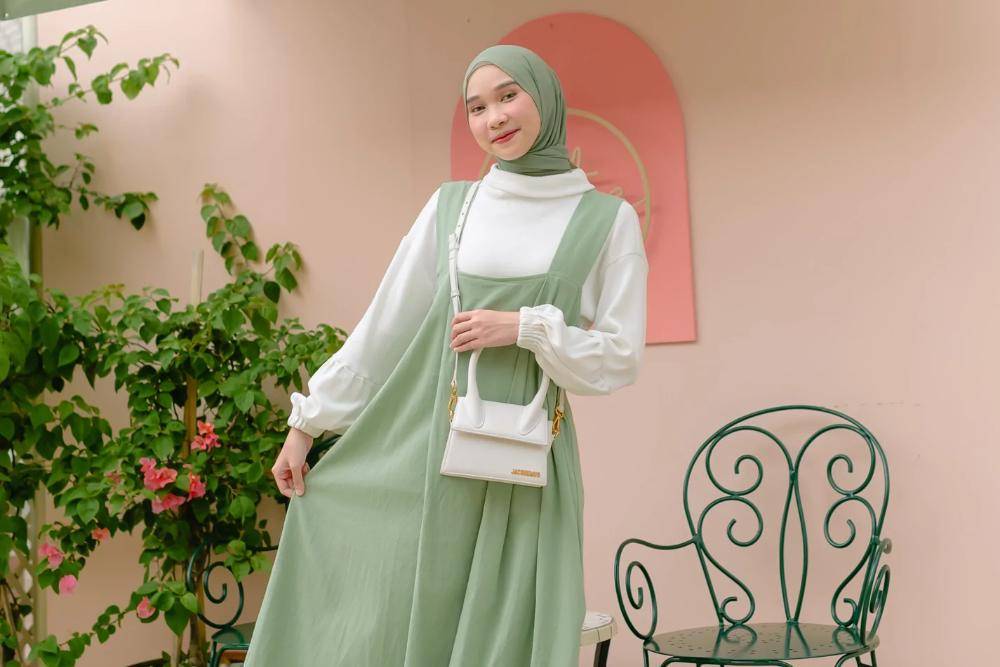 10 Warna Jilbab yang Cocok untuk Baju Hijau Mint