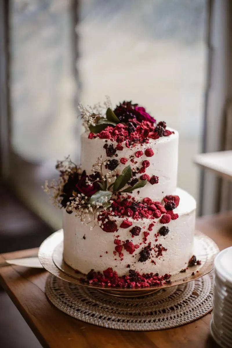kue pernikahan sederhana tapi elegan