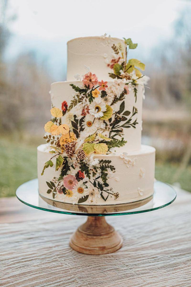 kue pernikahan sederhana tapi elegan