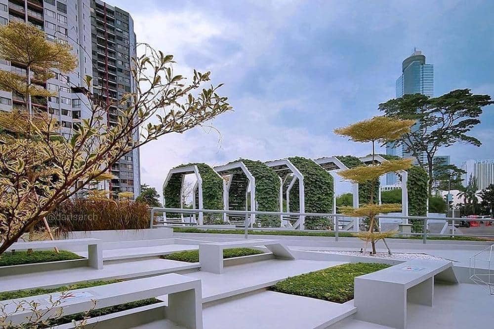 instagram.com/jkt.spot