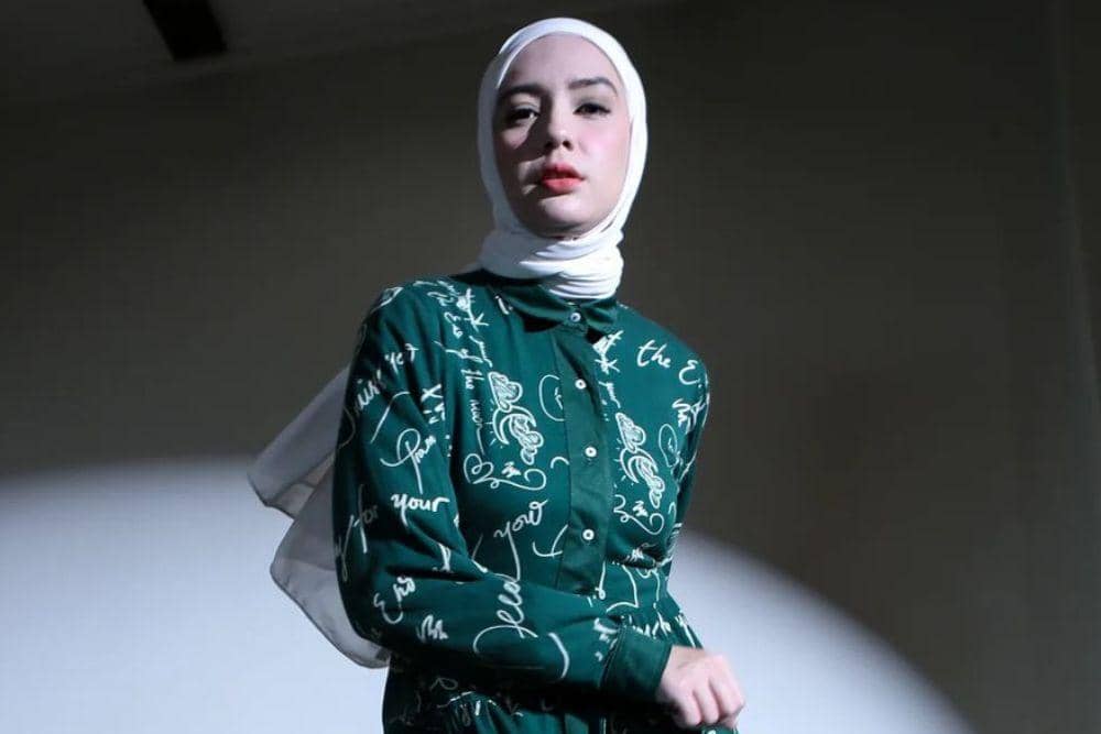 instagram.com/anneofficial1990