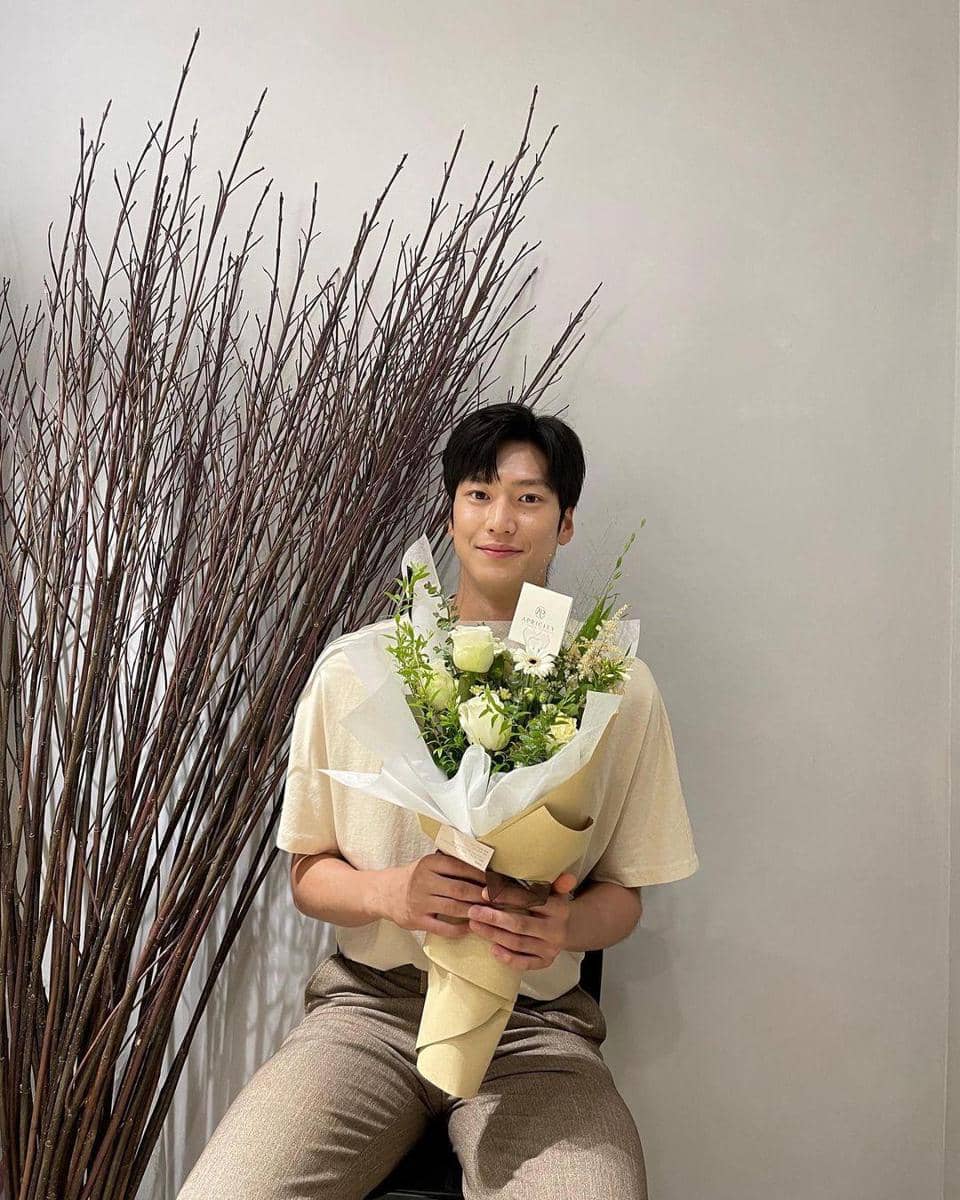 instagram.com/10042n00