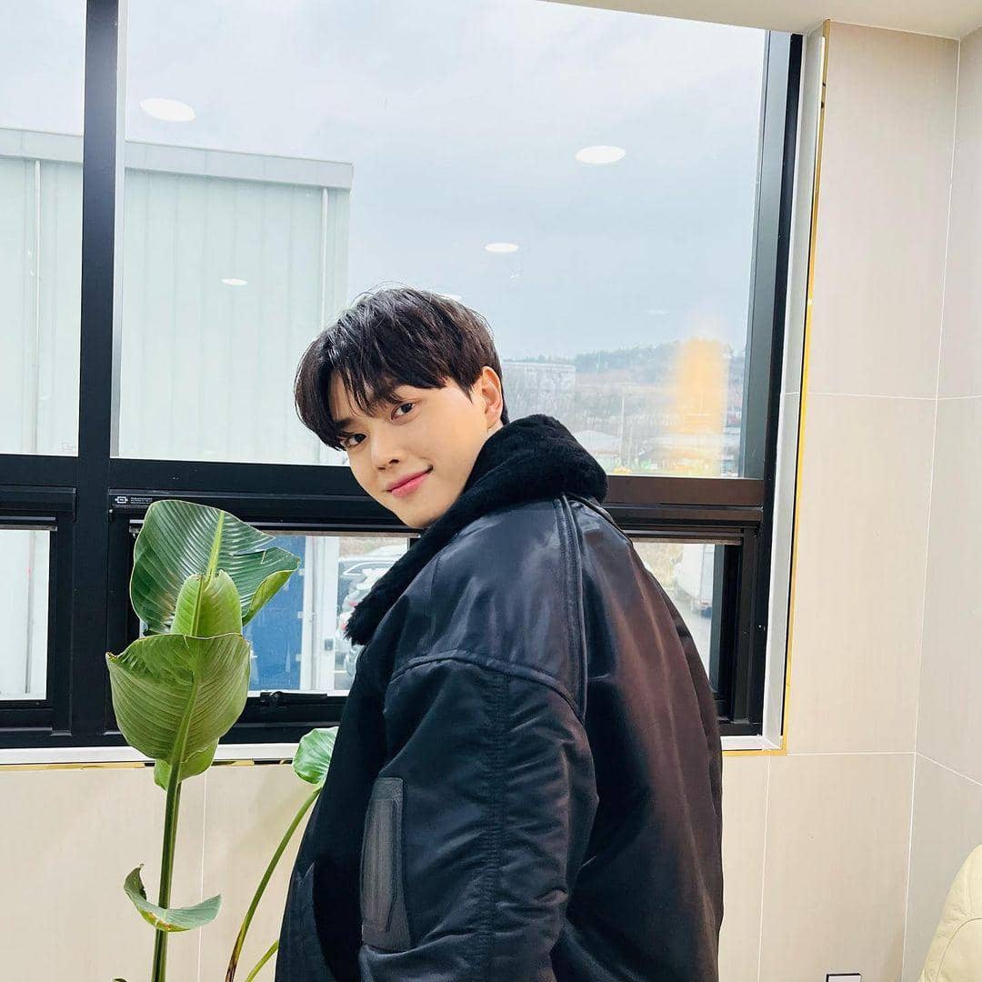 instagram.com/songkang_b