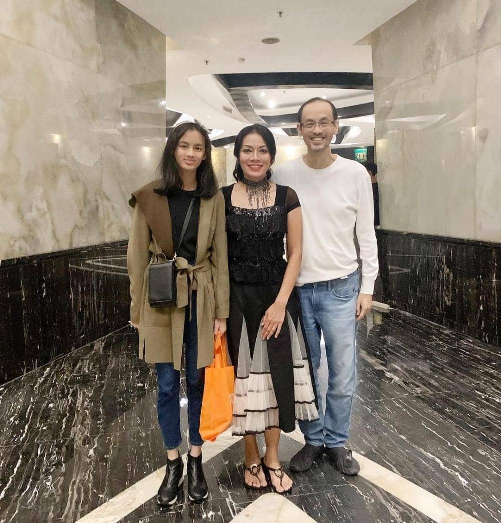 Instagram.com/deelestari