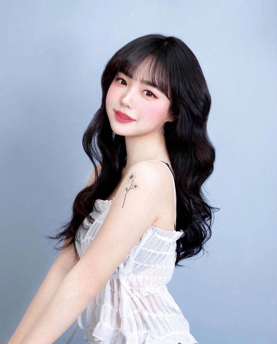 11 Gaya Foto Setengah Badan Kekinian yang Keren | Popbela.com