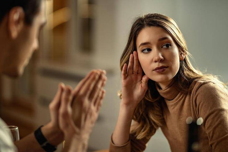 7 Alasan Kamu Harus Berhenti Overthinking Saat Menjalin Hubungan