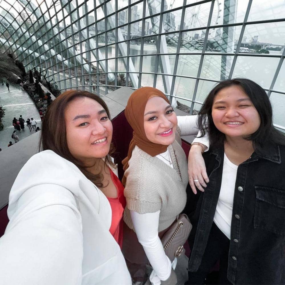 Instagram.com/nathalieholscher