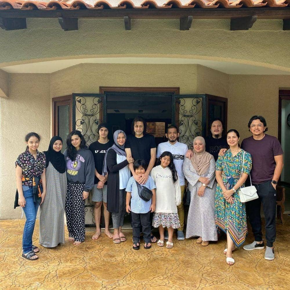 instagram.com/noornabila