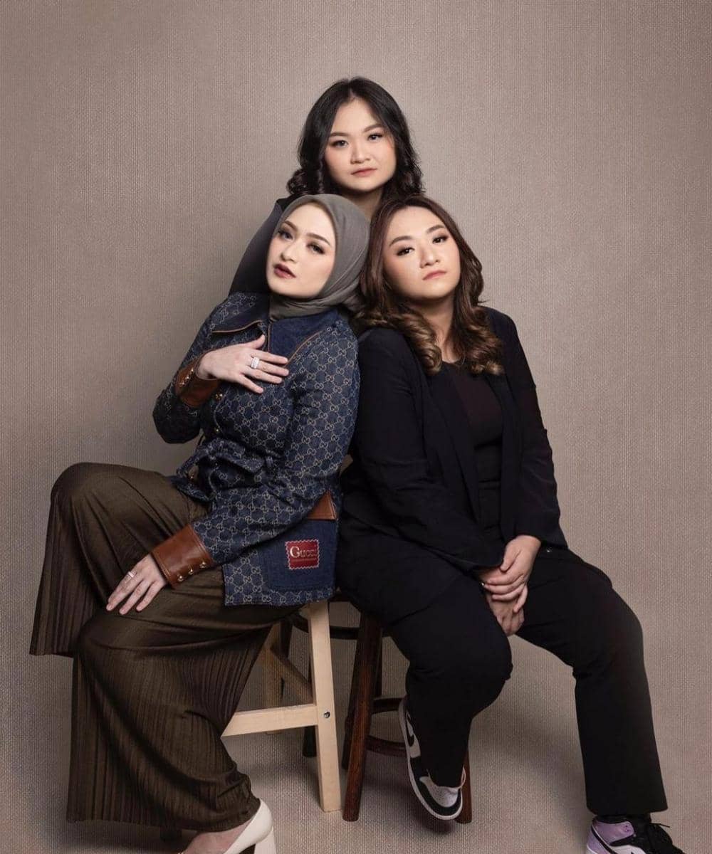 Instagram.com/nathalieholscher