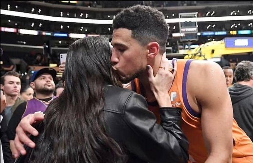 instagram.com/kendallxdbook