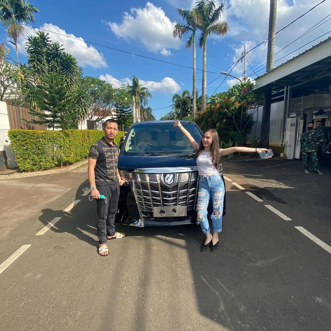 instagram.com/elinaaaaajoerg