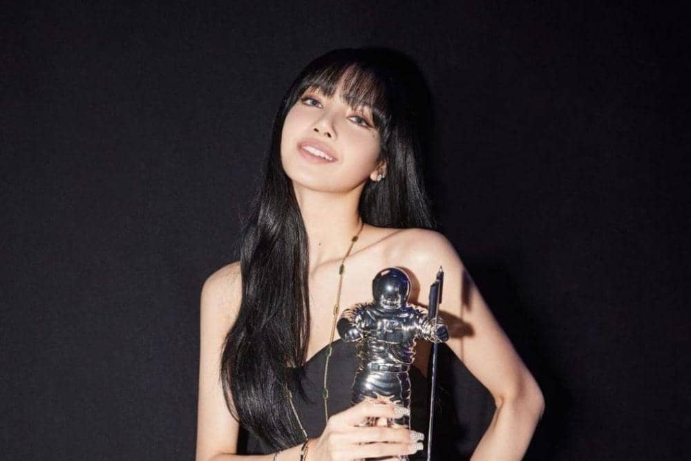 instagram.com/lalalalisa_m