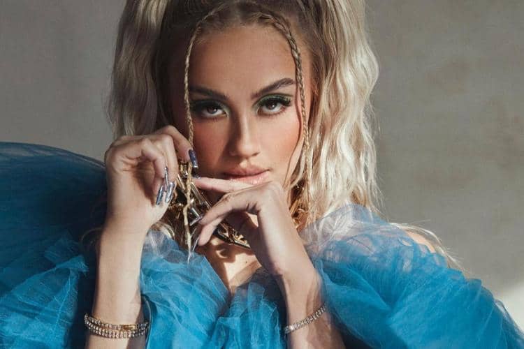 instagram.com/agnezmo