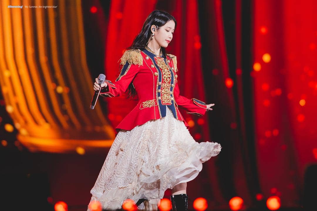 twitter.com/iu_bluewing