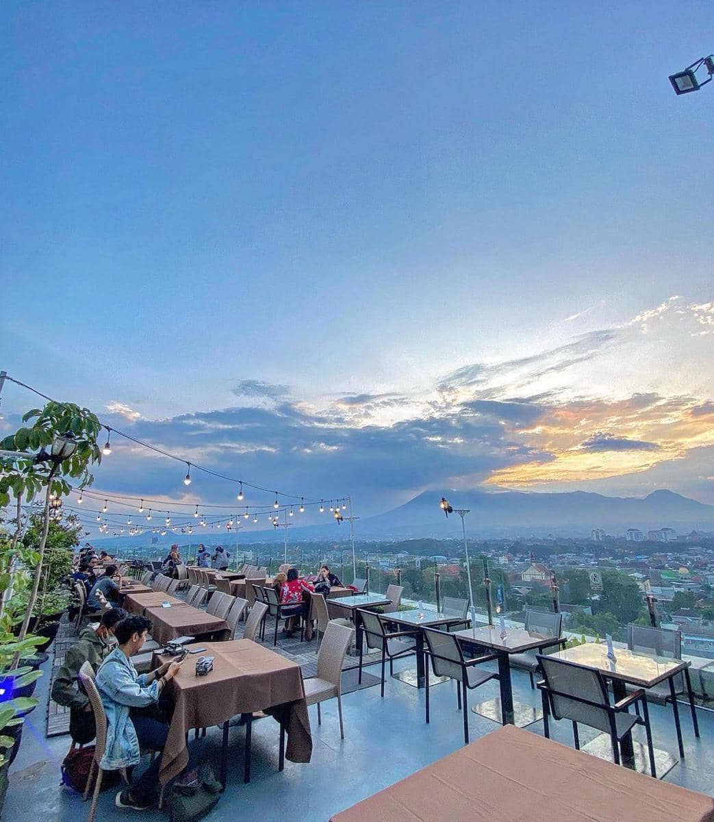 instagram.com/skyroomcafe