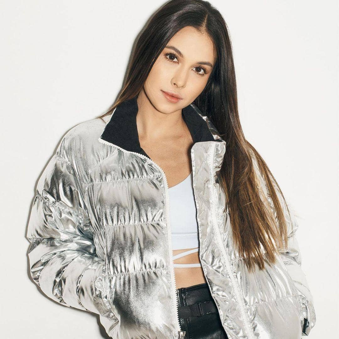 instagram.com/estelleelinden