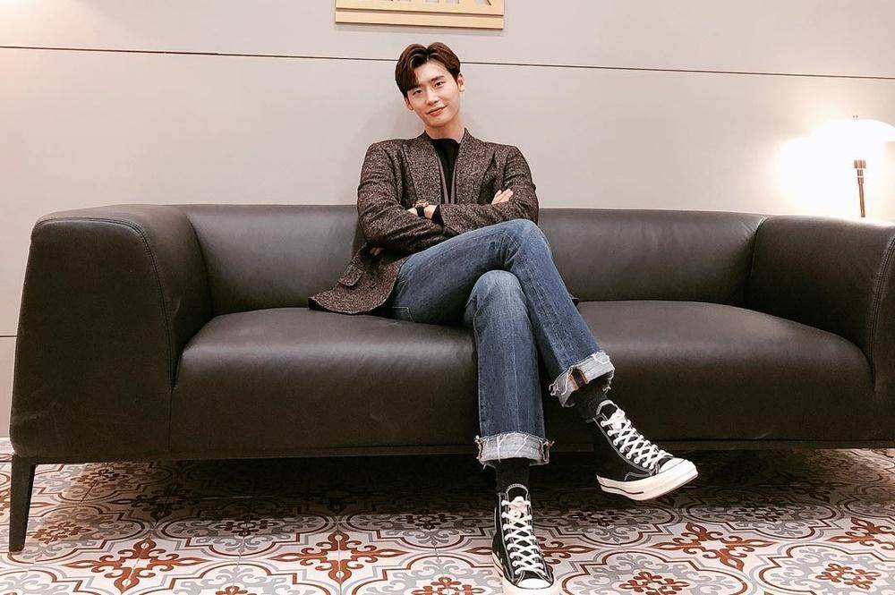 Bikin Takjub, Segini Perkiraan & Sumber Kekayaan Lee Jong Suk