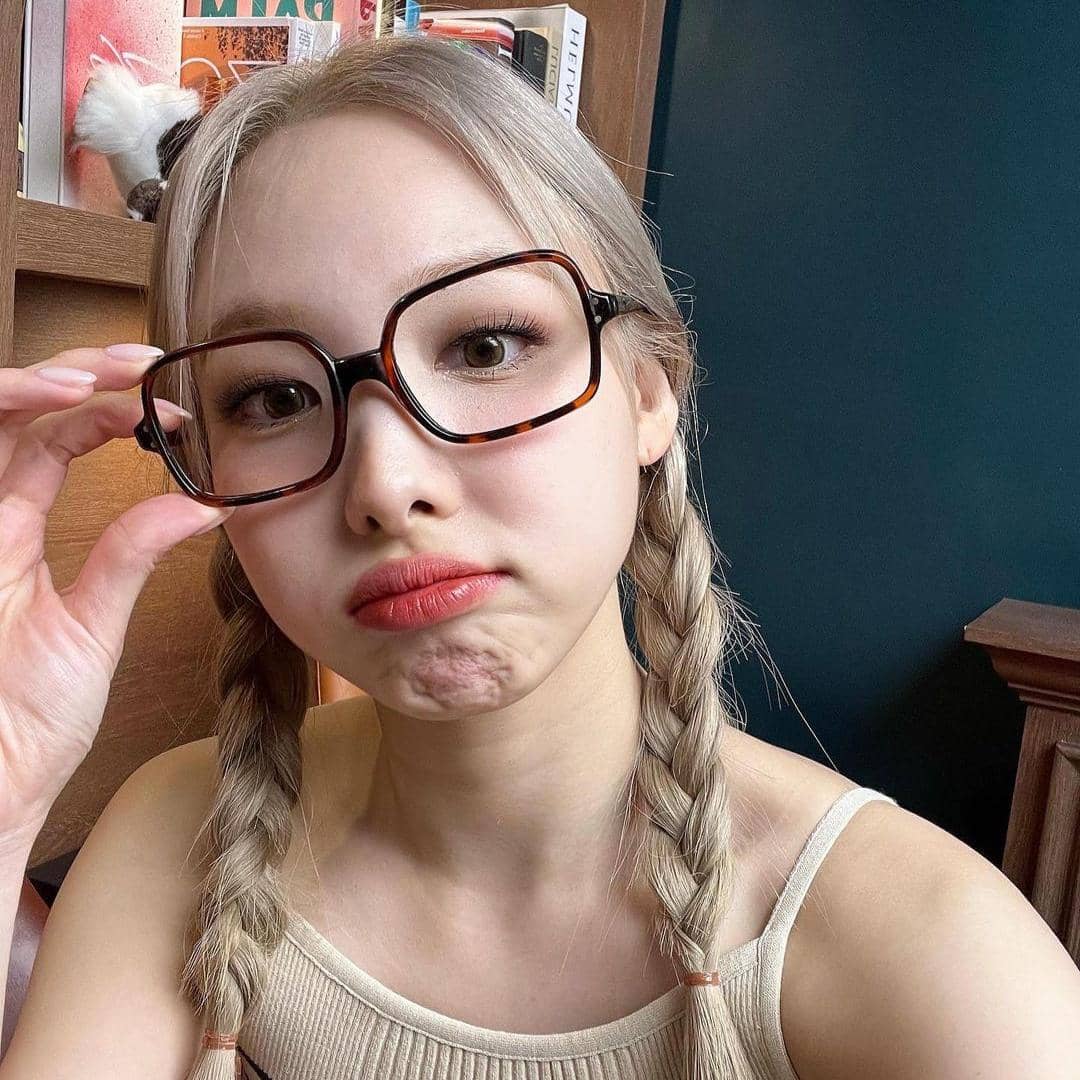 instagram.com/nayeonyny