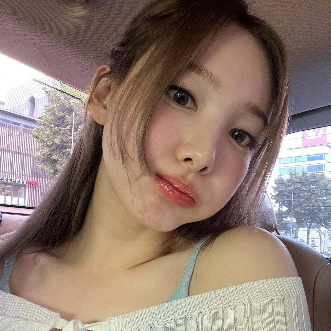 instagram.com/nayeonyny