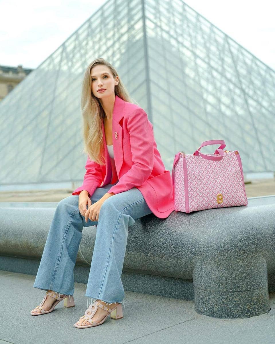 instagram.com/buttonscarves