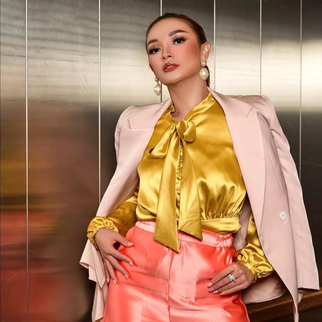 instagram.com/zaskia_gotix