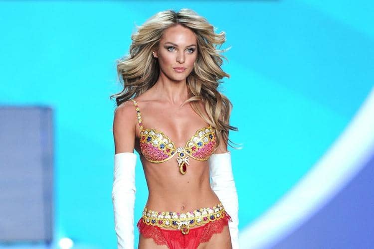 Gaya Seksi Candice Swanepoel yang Diisukan Dekat dengan Kanye West