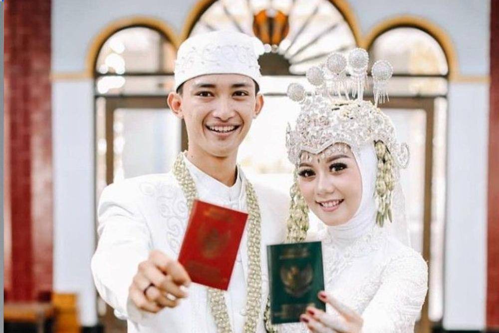 Perbedaan Warna Buku Nikah untuk Suami dan Istri