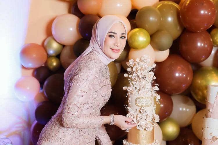 7 Potret Erin Taulany, Istri Andre Taulany yang Memikat