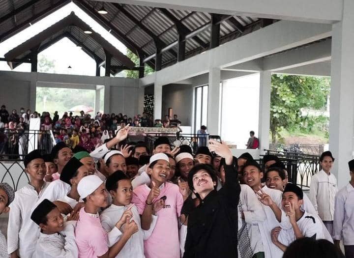 Instagram.com / attahalilintar