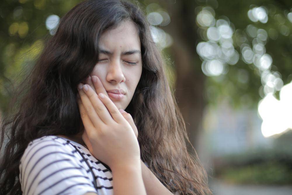 13 Cara Menghilangkan Sakit Gigi dalam 5 Menit, Ampuh!