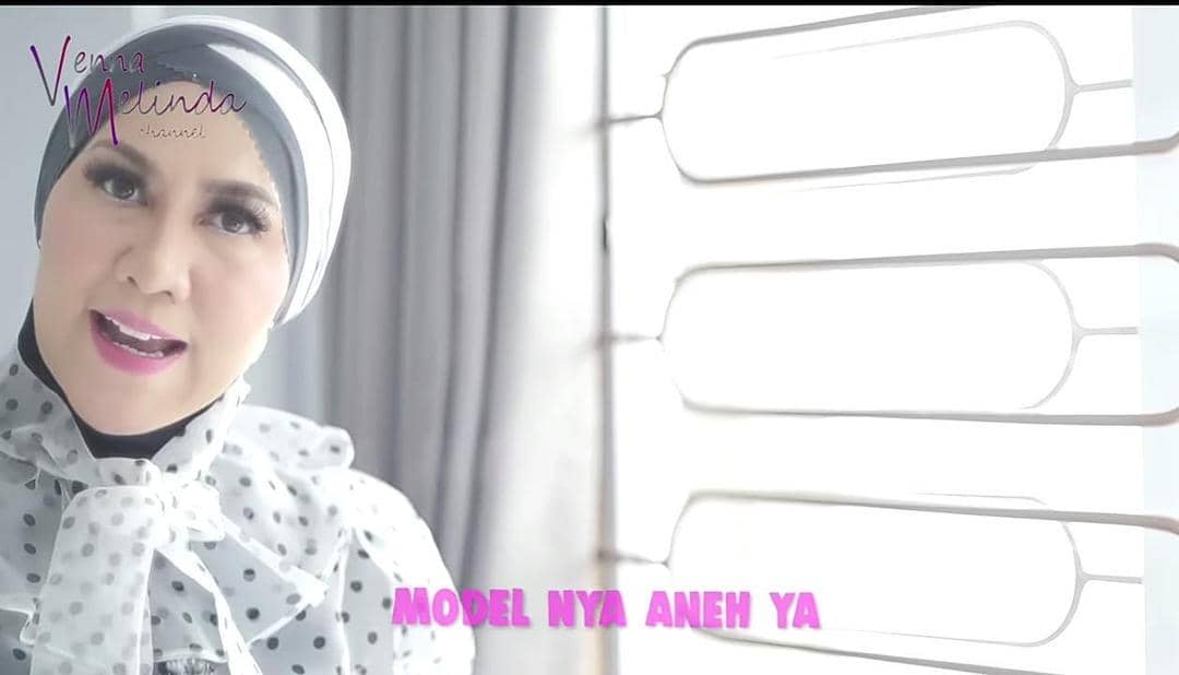 YouTube.com / Venna Melinda Channel