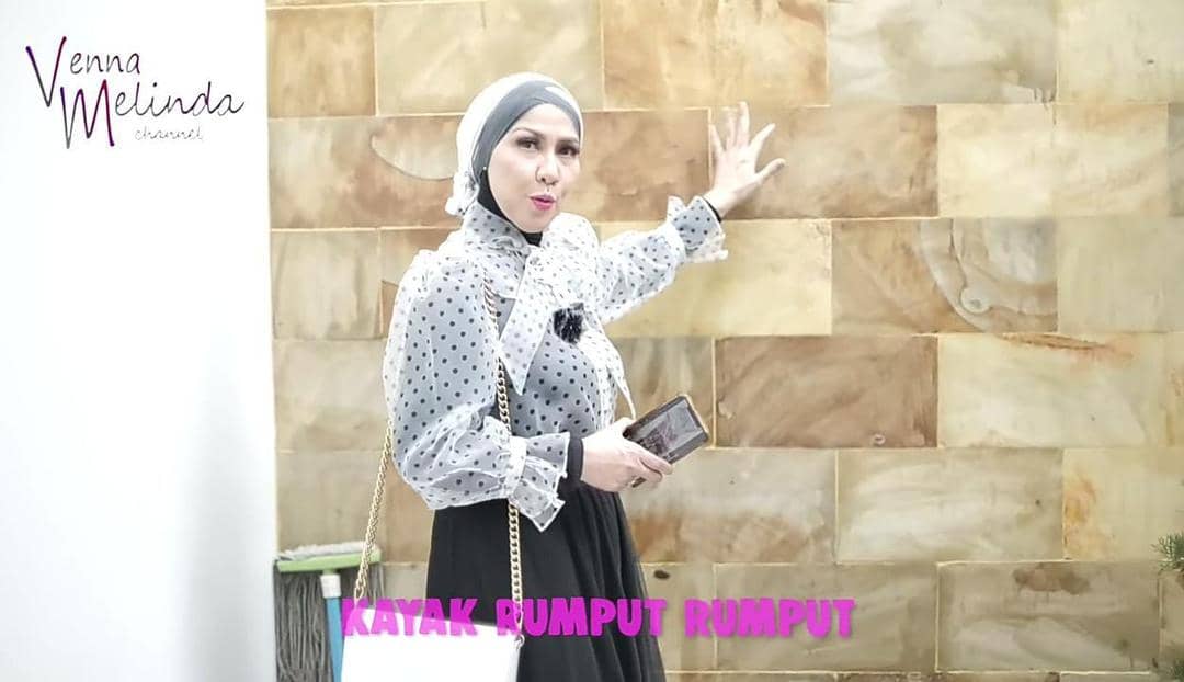 YouTube.com / Venna Melinda Channel