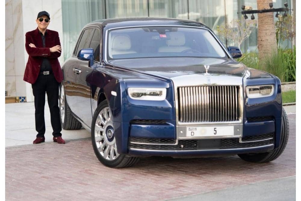 Situs luxurylaunches.com