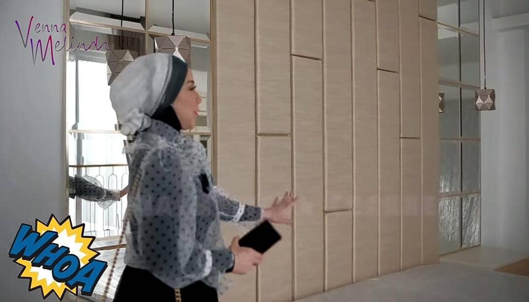 YouTube.com / Venna Melinda Channel