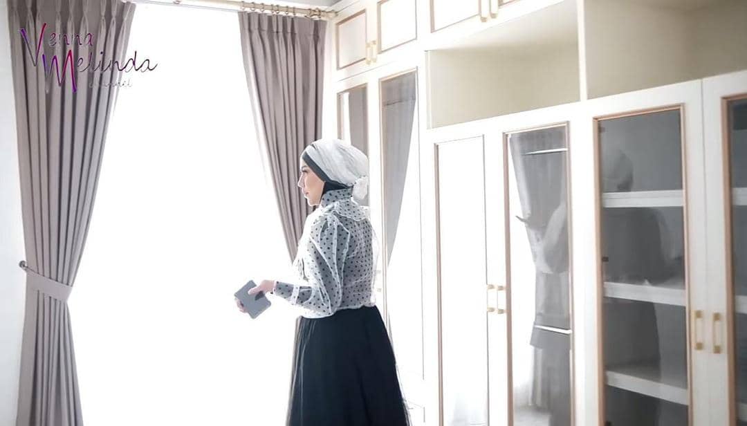 YouTube.com / Venna Melinda Channel