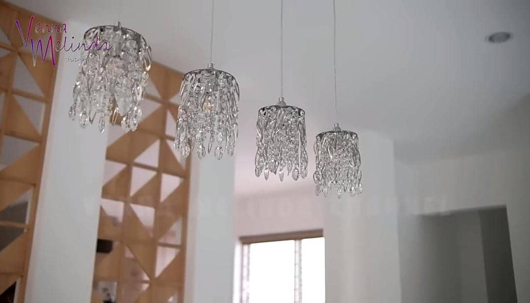 YouTube.com / Venna Melinda Channel