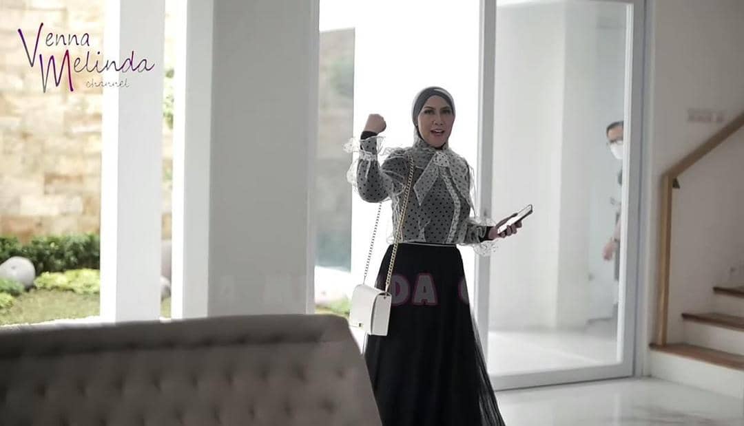 YouTube.com / Venna Melinda Channel