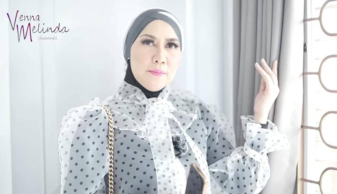 YouTube.com / Venna Melinda Channel