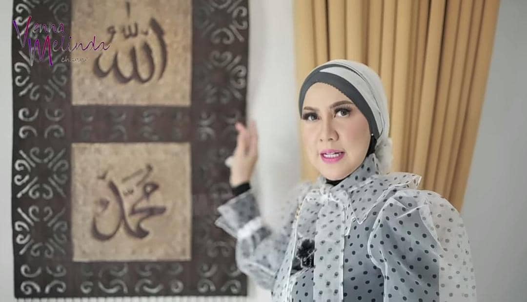 YouTube.com / Venna Melinda Channel