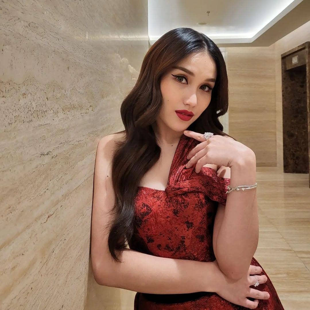 instagram.com/ayutingting92