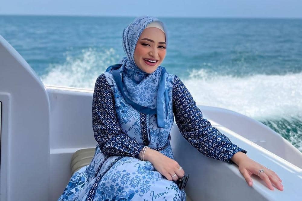 instagram.com/nathalieholscher