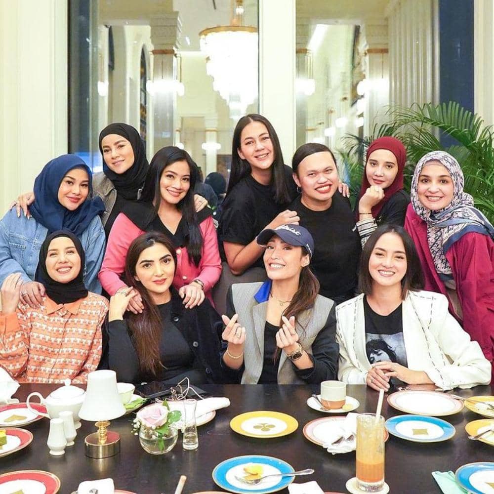 instagram.com/tya_ariestya