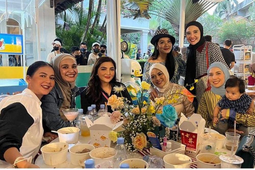 instagram.com/tya_ariestya