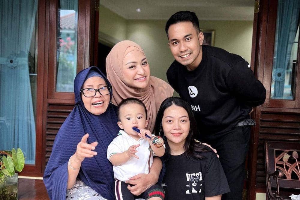 instagram.com/ nathalieholscher