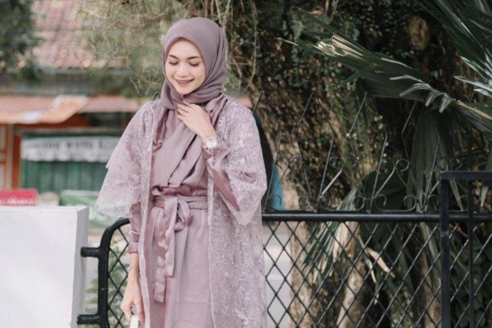10 Outer Brokat untuk Gamis yang Anggun dan Elegan