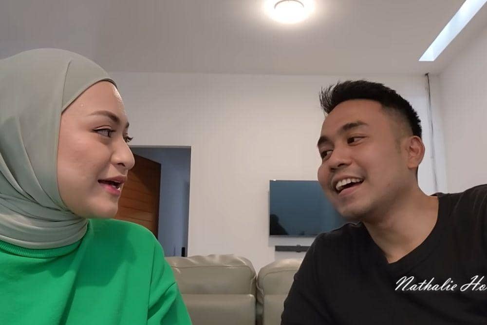 youtube.com/NATHALIE HOLSCHER