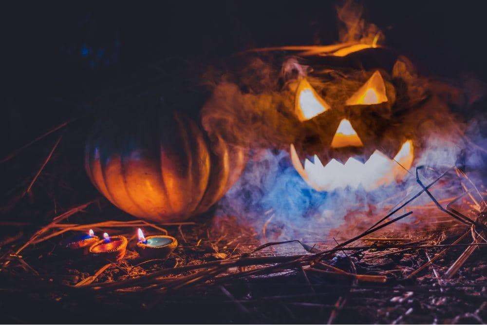 Aktivitas mengukir buah labu bersama-sama