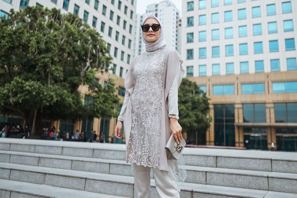 8 Baju Setelan Perempuan Kekinian untuk Pesta, Fashionable!